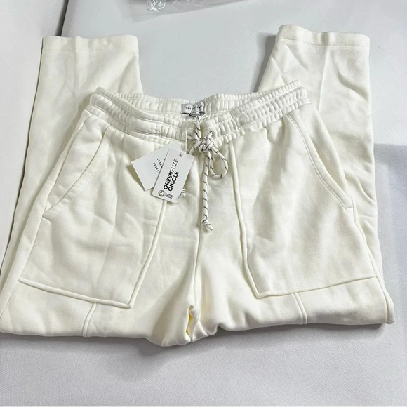 Free Assembly Patch Pocket Sweatpants 25” Inseam Size Medium Fleece lined Cream - Picture 6 of 13